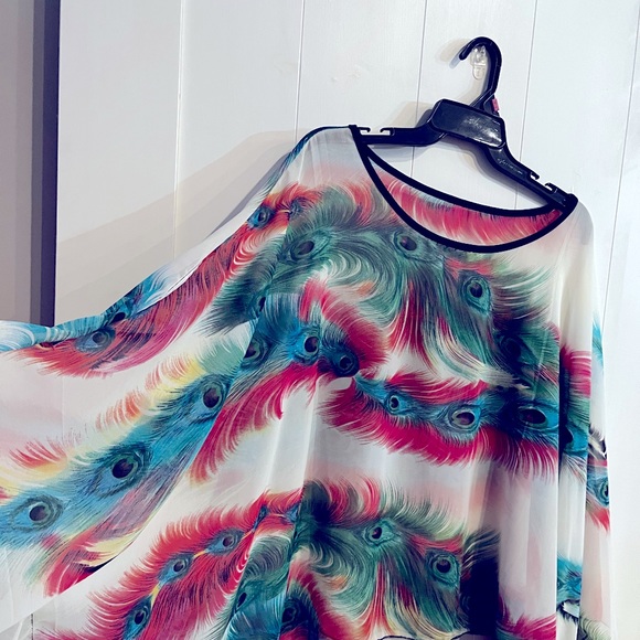 Beautiful shawl top - Picture 2 of 3